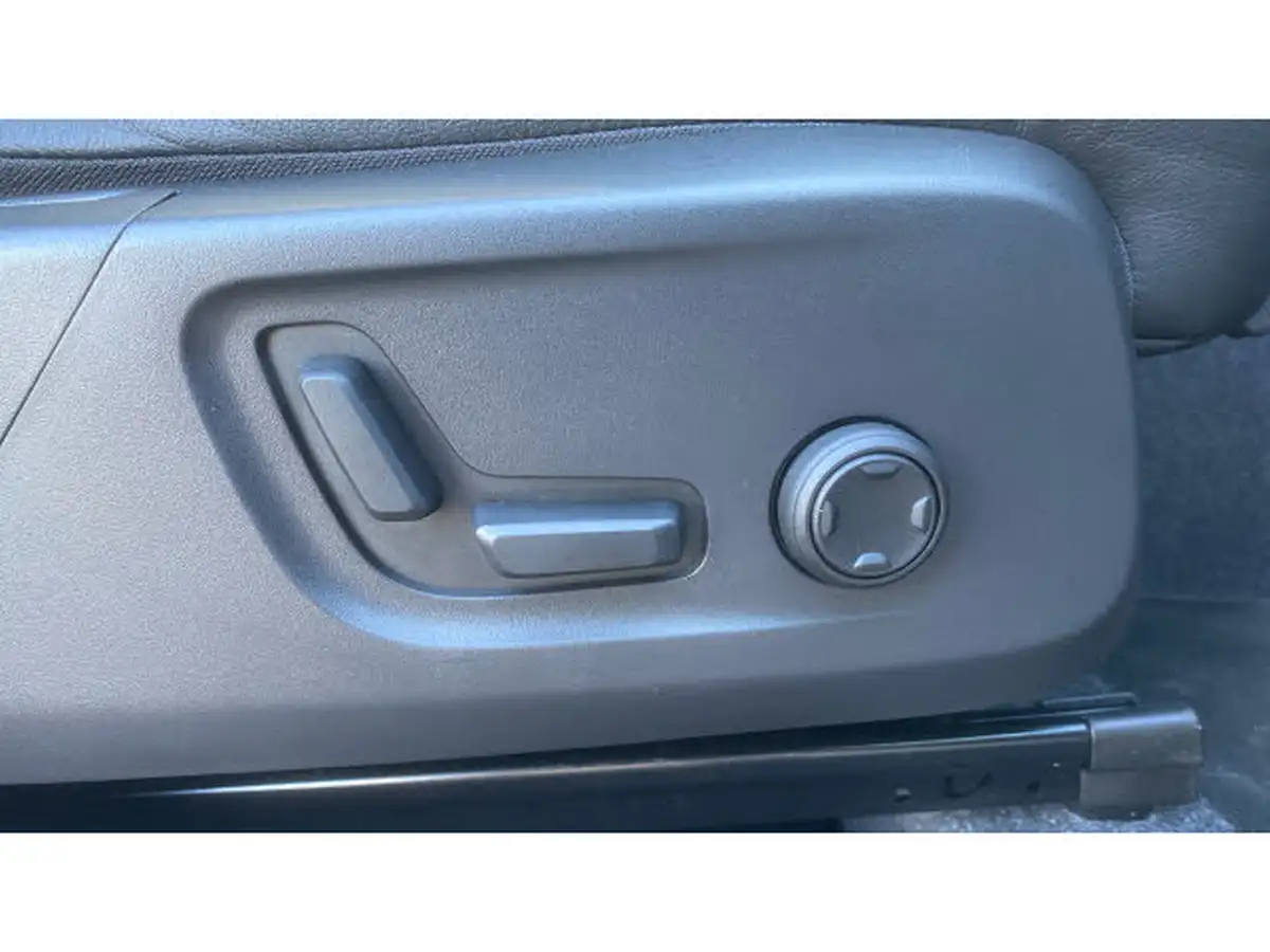 2024-volvo-xc40-20-b4-ultra-bright-big-26
