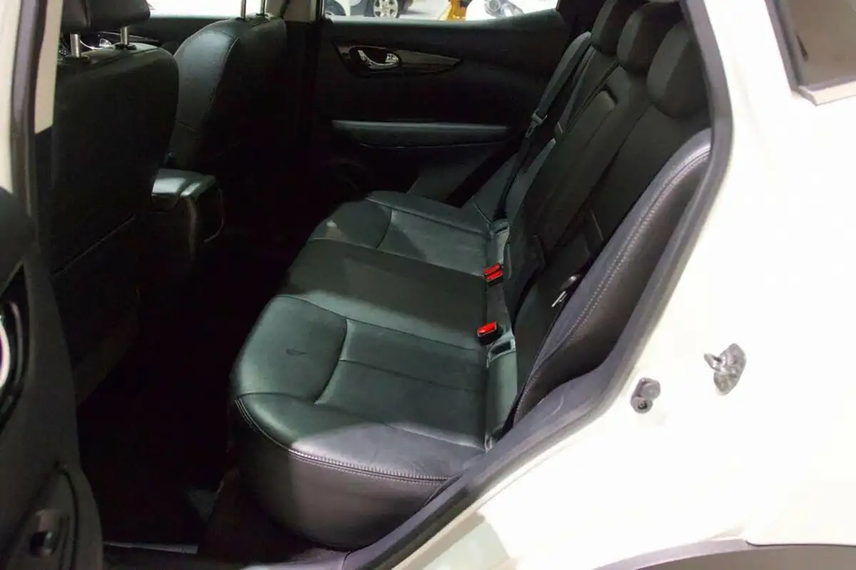 2015-nissan-qashqai-16dci-tekna-big-11