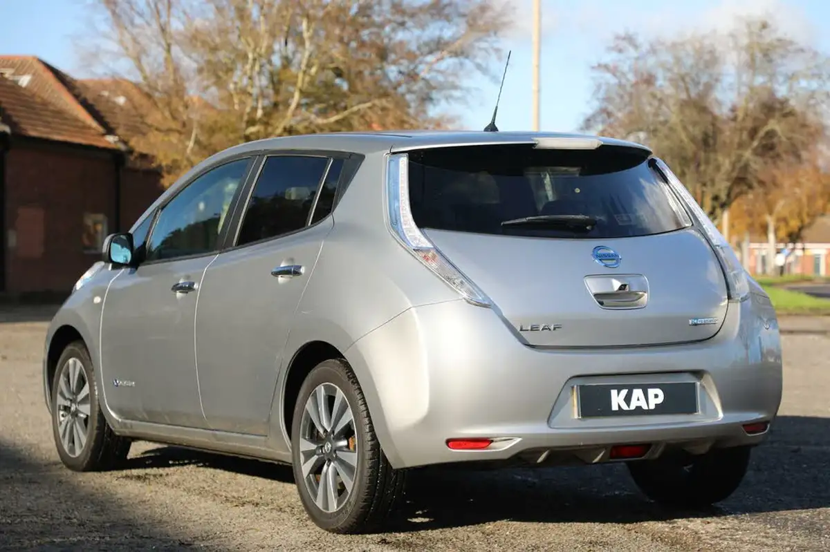 2017-nissan-leaf-e-tekna-80kw-30kwh-big-8