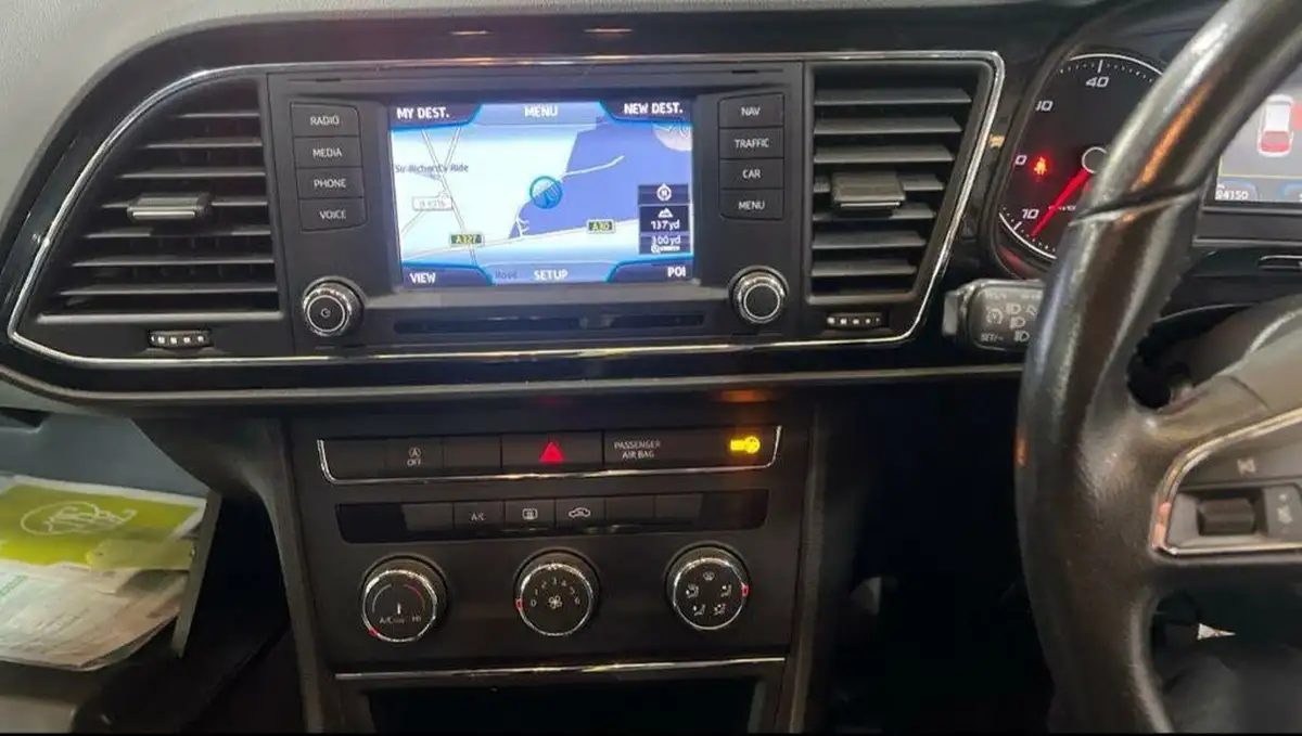 2015-seat-leon-20tdi-se-tech-pack-sports-tourer-5d-dsg-big-5