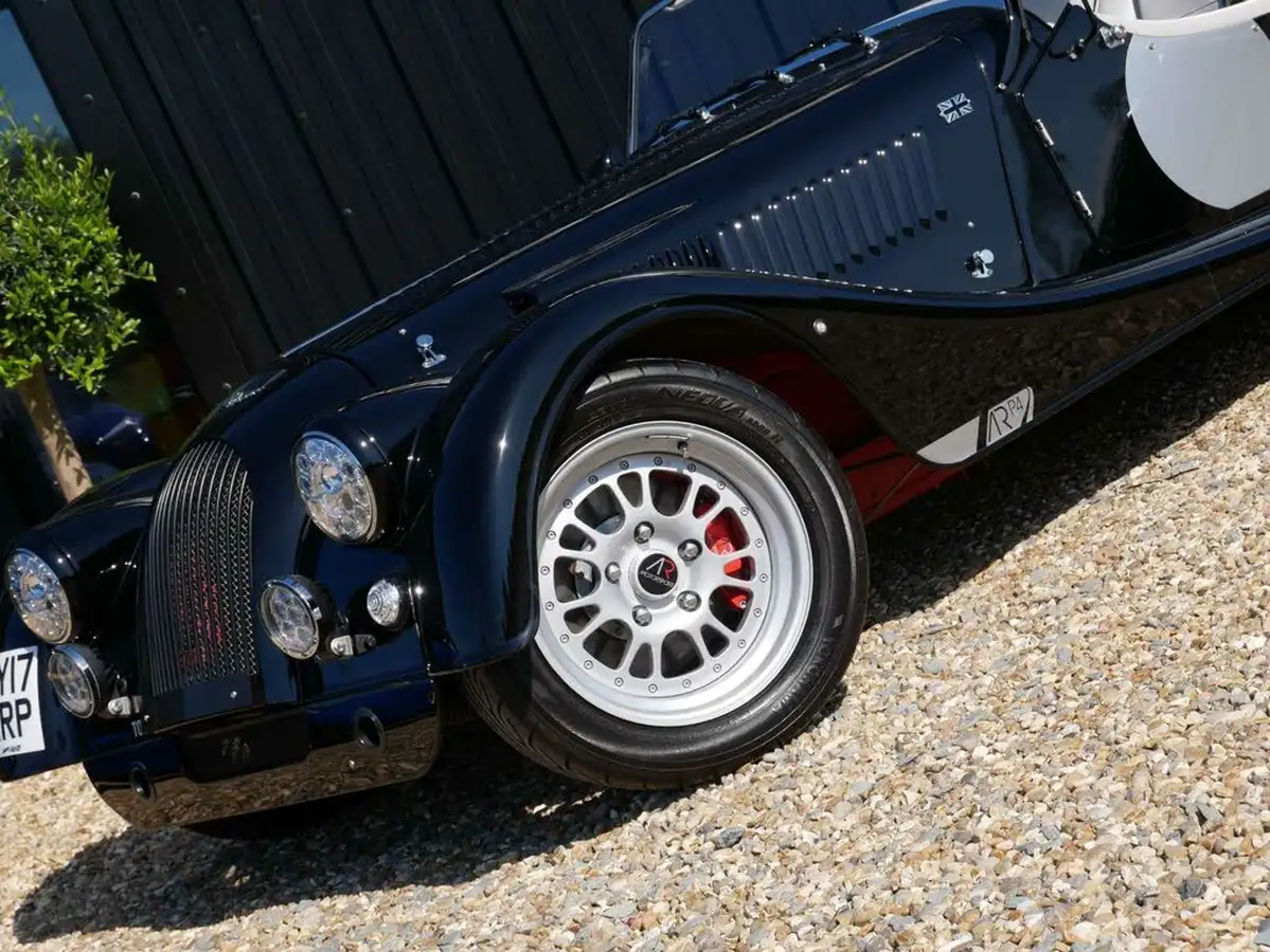 2017-morgan-plus-4-20-big-6