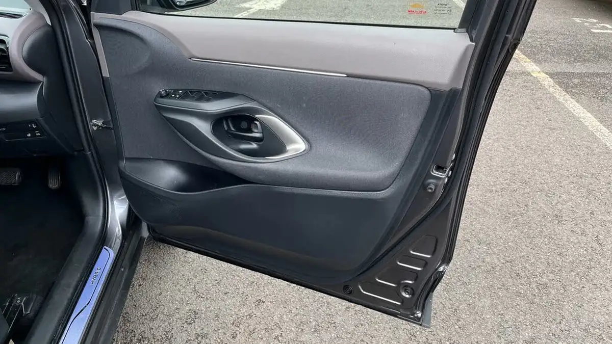 2023-toyota-yaris-cross-15-vvt-i-excel-awd-i-big-23