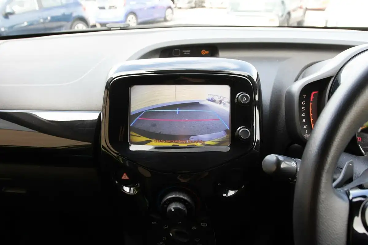 2017-toyota-aygo-10-vvt-i-x-cite-2-cyan-5d-x-shift-big-27
