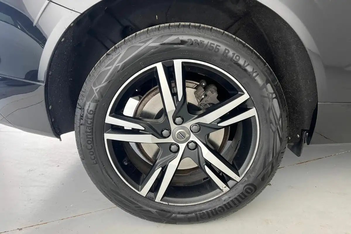 2021-volvo-xc60-20td-b5-r-design-big-4