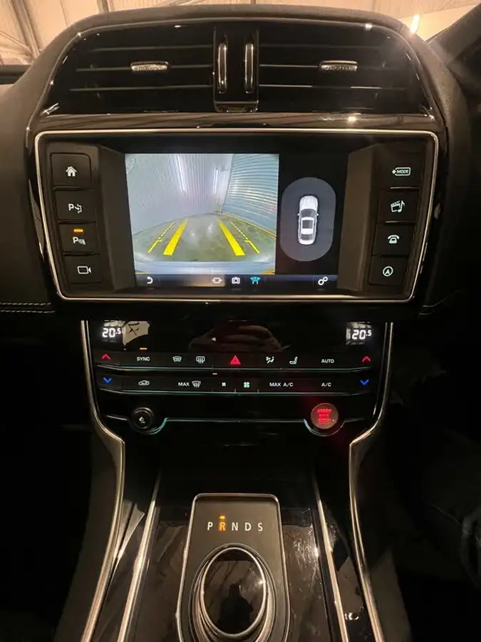 2016-jaguar-xe-30-s-big-14