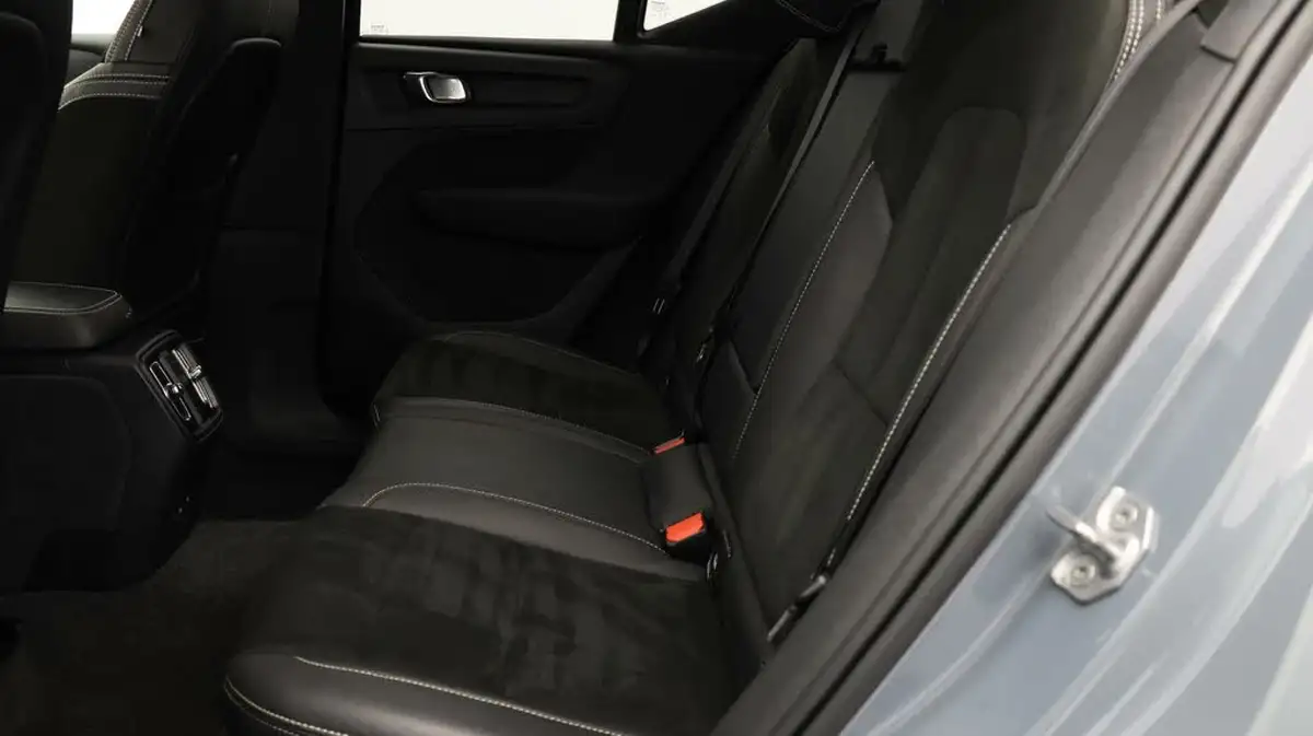 2021-volvo-c40-e-twin-recharge-pro-big-8