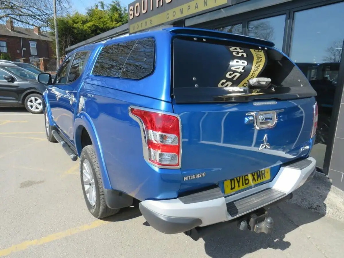 2016-mitsubishi-l200-24di-d-barbarian-auto-big-22