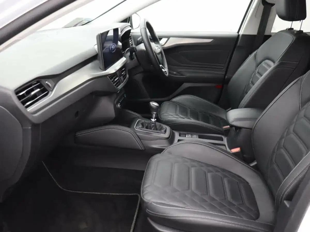 2023-ford-focus-10t-titanium-x-125ps-hatchback-big-8