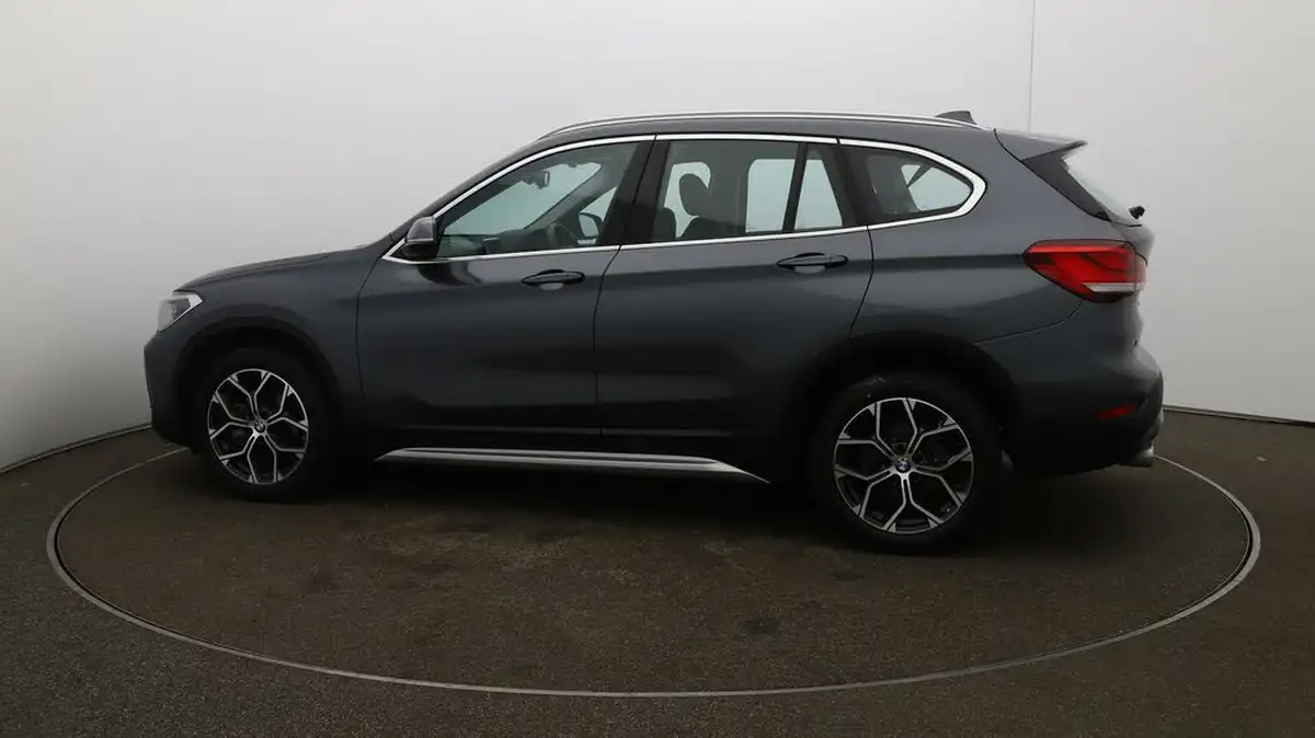 2020-bmw-x1-15-sdrive18i-xline-big-47