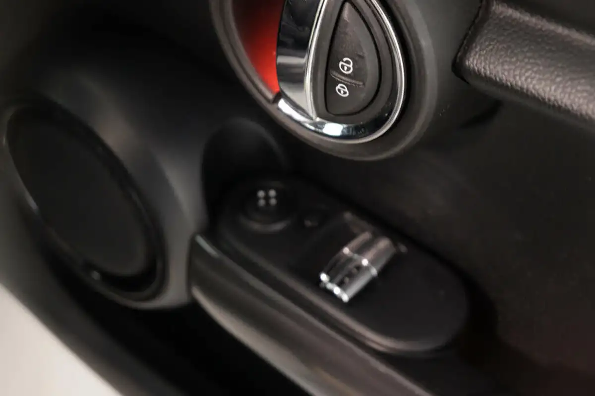 2018-mini-cooper-15-one-series-ii-ss-3d-big-26
