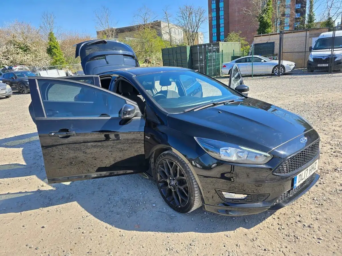 2017-ford-focus-10t-st-line-125ps-hatchback-auto-big-5