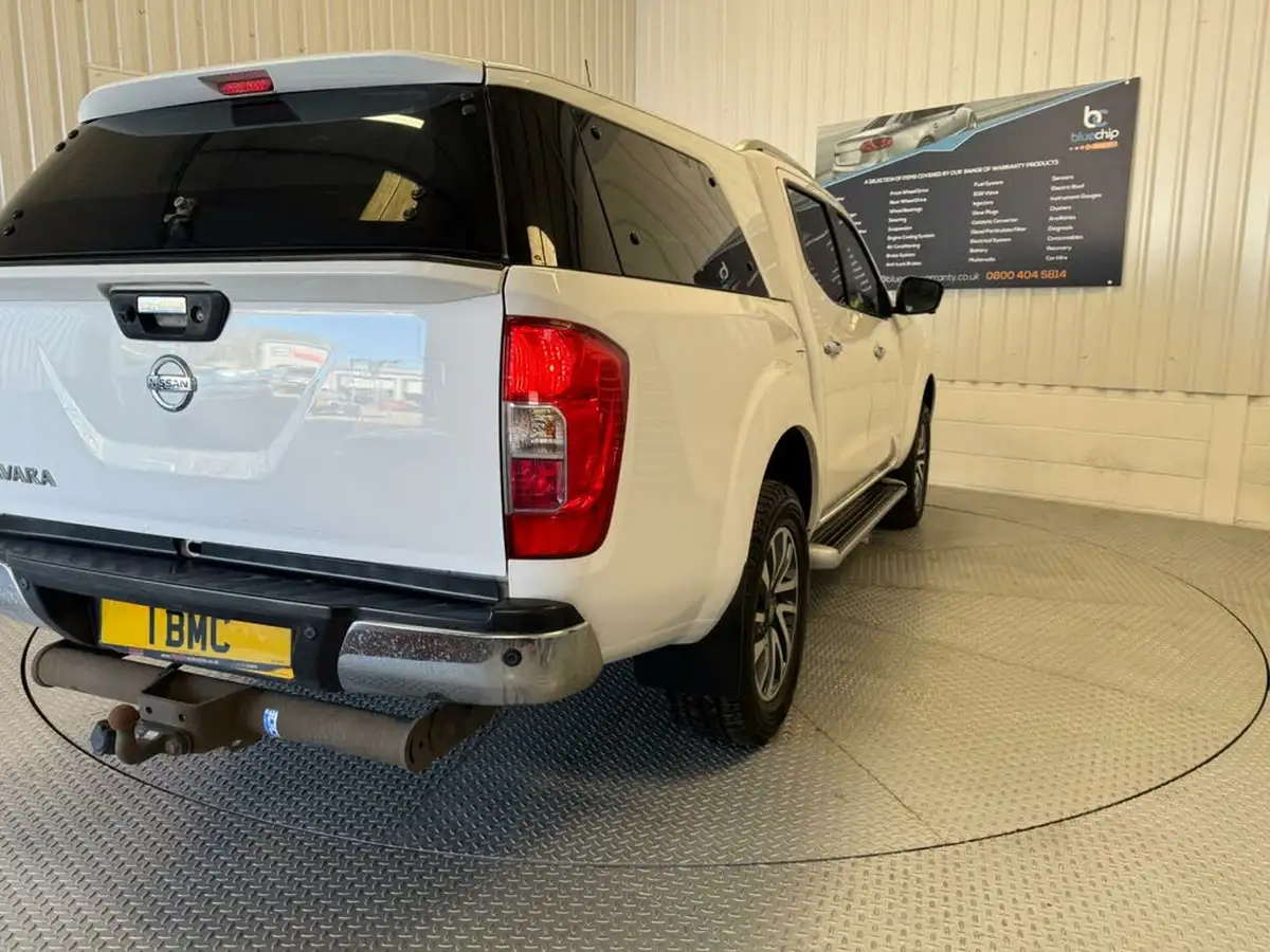 2019-nissan-navara-23dci-tekna-auto-big-4