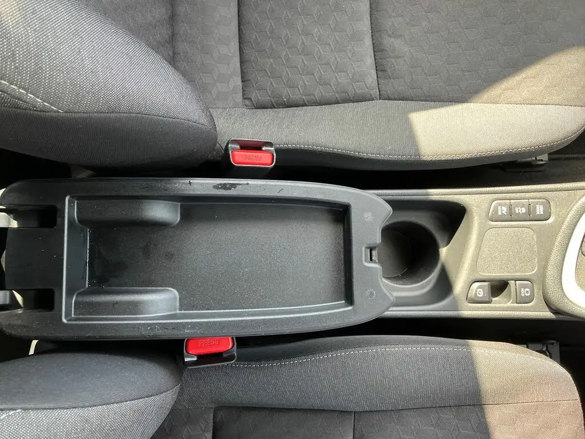 2022-toyota-yaris-15-vvt-i-design-big-26