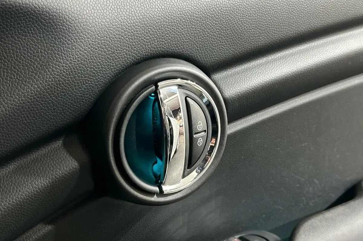 2020-mini-countryman-15-cooper-classic-auto-big-34