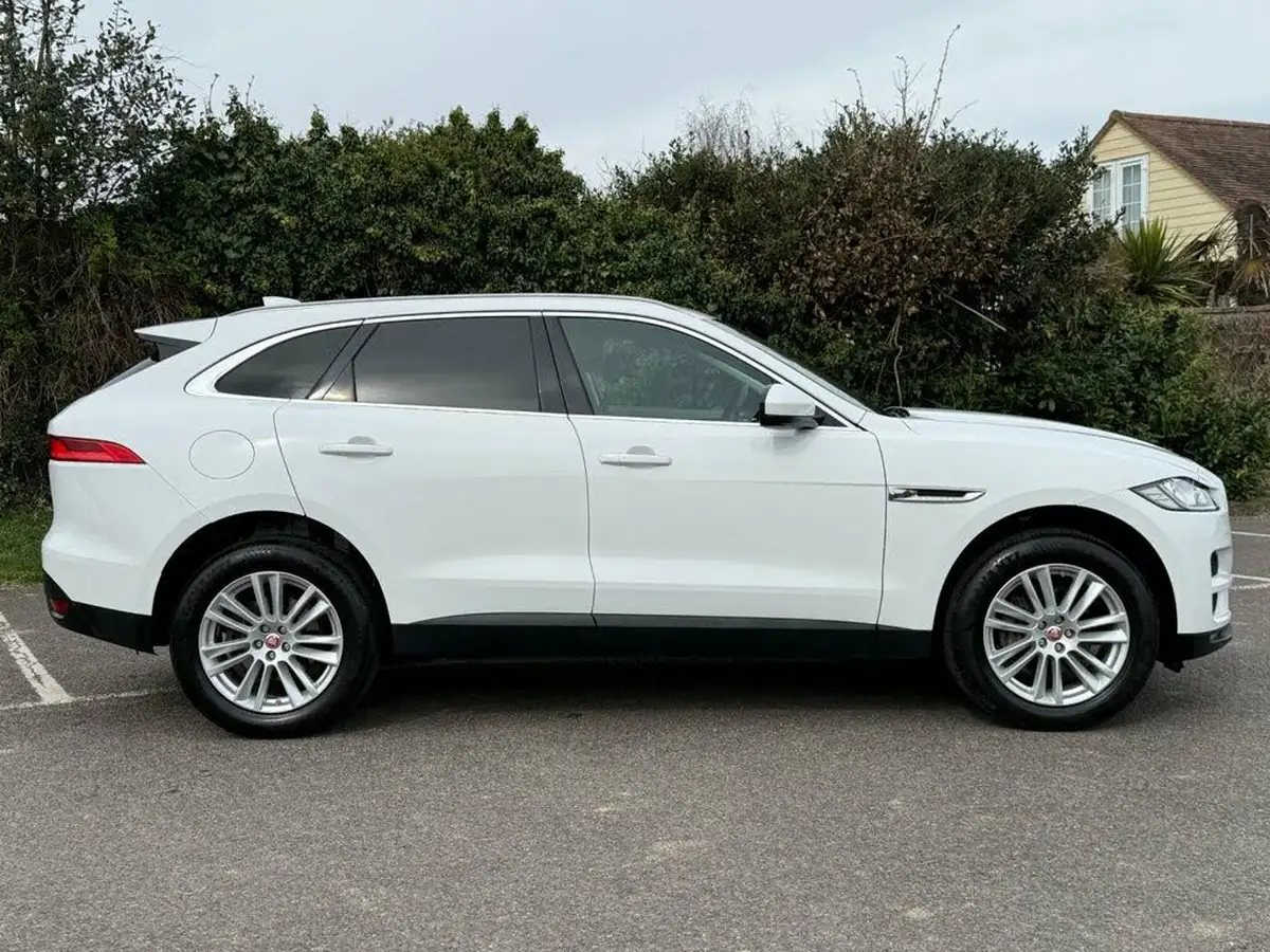 2017-jaguar-f-pace-20-i4d-portfolio-180ps-awd-ss-auto-big-2