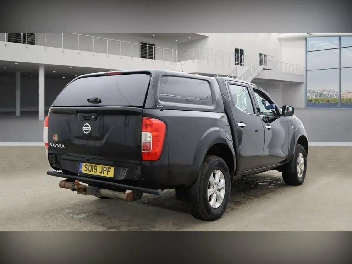 2019-nissan-navara-23dci-acenta-double-big-3