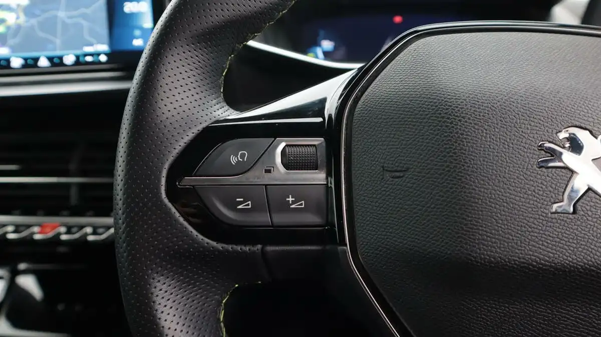 2022-peugeot-2008-suv-e-gt-premium-big-27