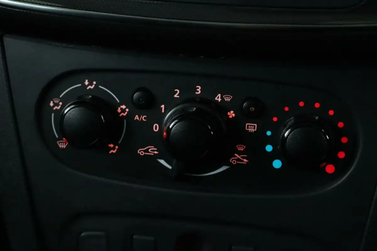 2020-dacia-sandero-10-sce-essential-big-21