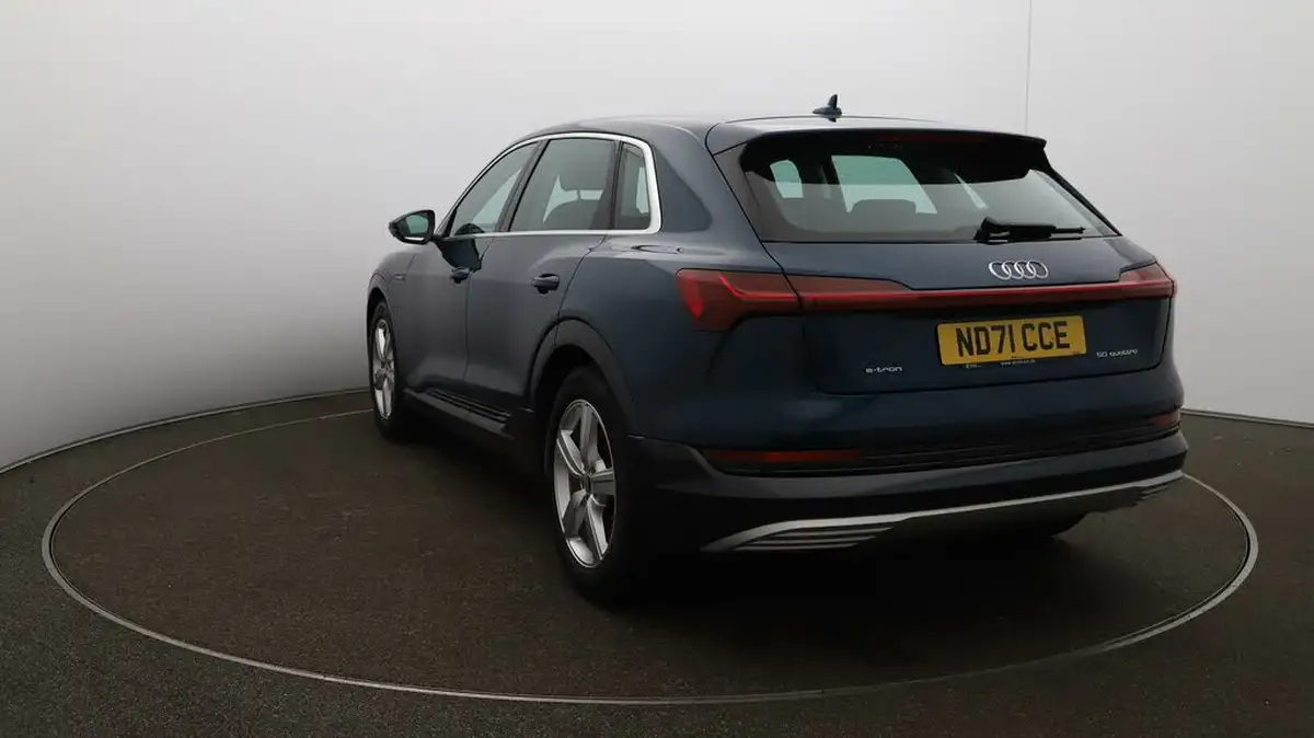 2021-audi-e-tron-50e-technik-station-wagon-big-53