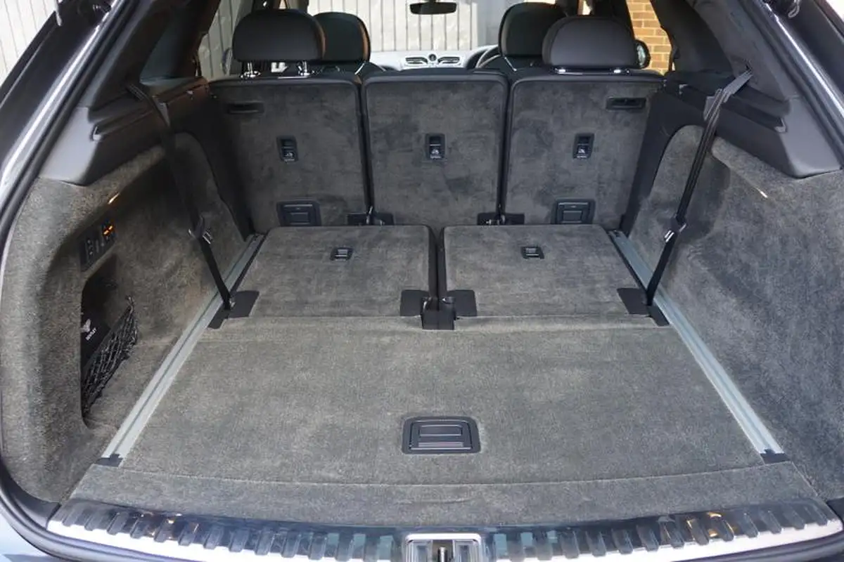 2022-bentley-bentayga-40-v8-s-big-35