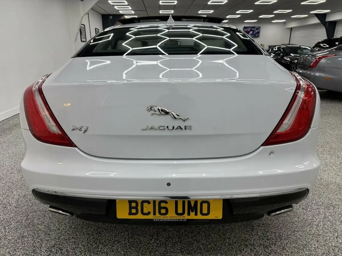 2016-jaguar-xj-series-30td-xj-portfolio-30tdv6-296bhp-swb-big-3