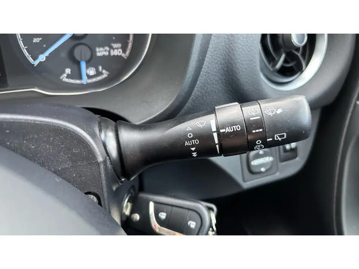 2020-toyota-yaris-15-vvt-i-y20-111bhp-1496cc-big-31