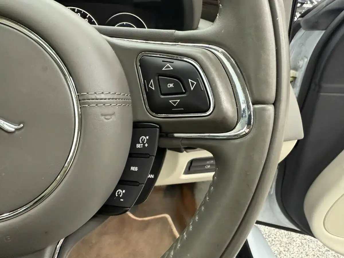 2016-jaguar-xj-series-30td-xj-portfolio-30tdv6-296bhp-swb-big-27