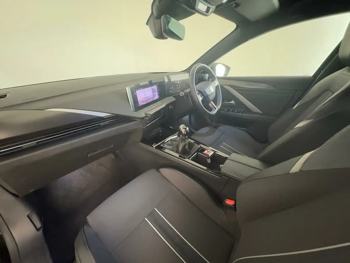 2023-vauxhall-astra-12-turbo-gs-sport-tourer-big-10