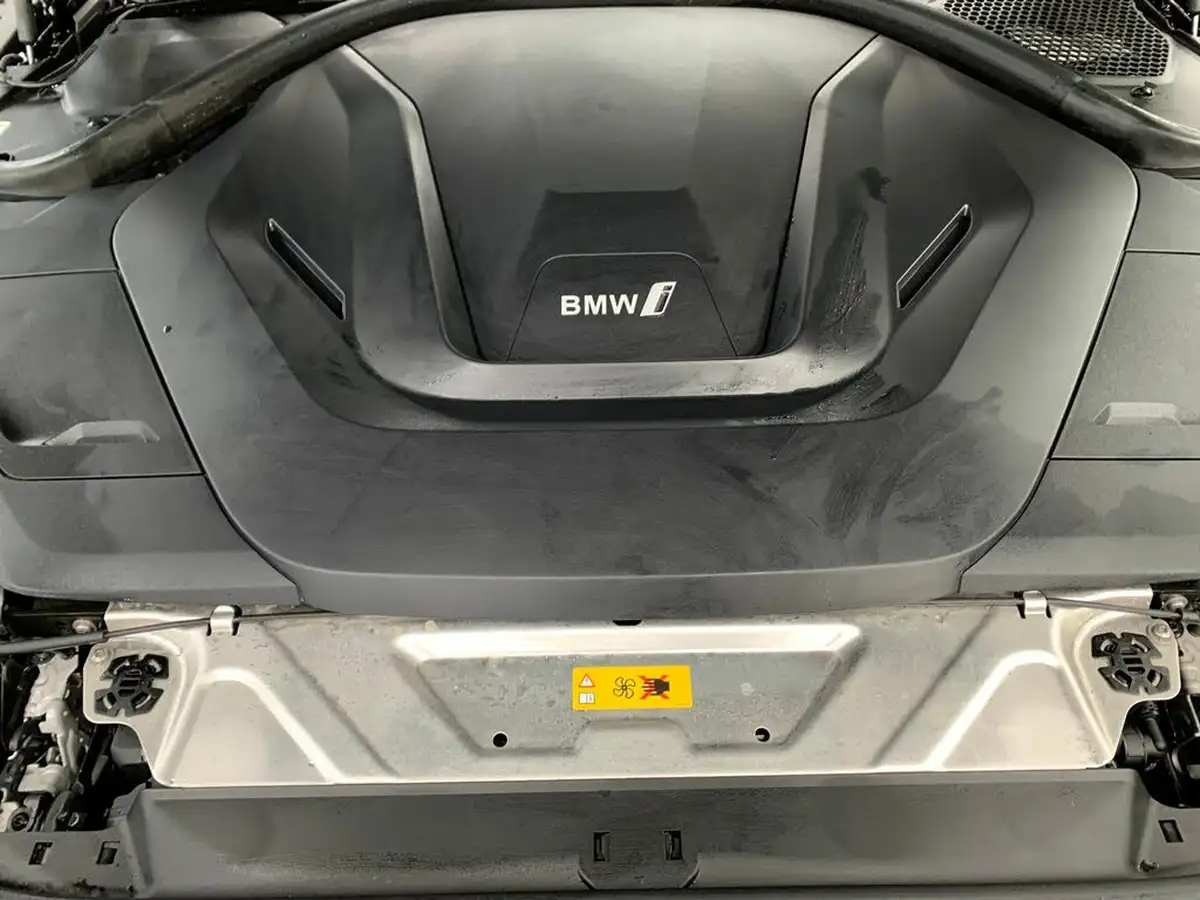 2022-bmw-i4-e-edrive40-m-sport-big-29