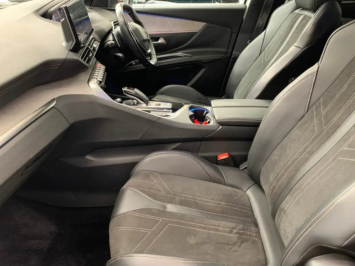 2021-peugeot-5008-suv-12-puretech-gt-eat8-big-0