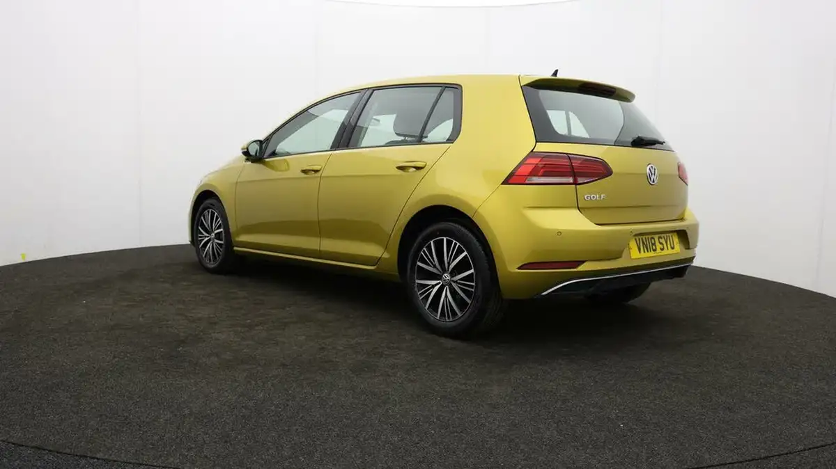 2018-volkswagen-golf-20tdi-se-nav-bmtss-hatchback-5d-dsg-big-4