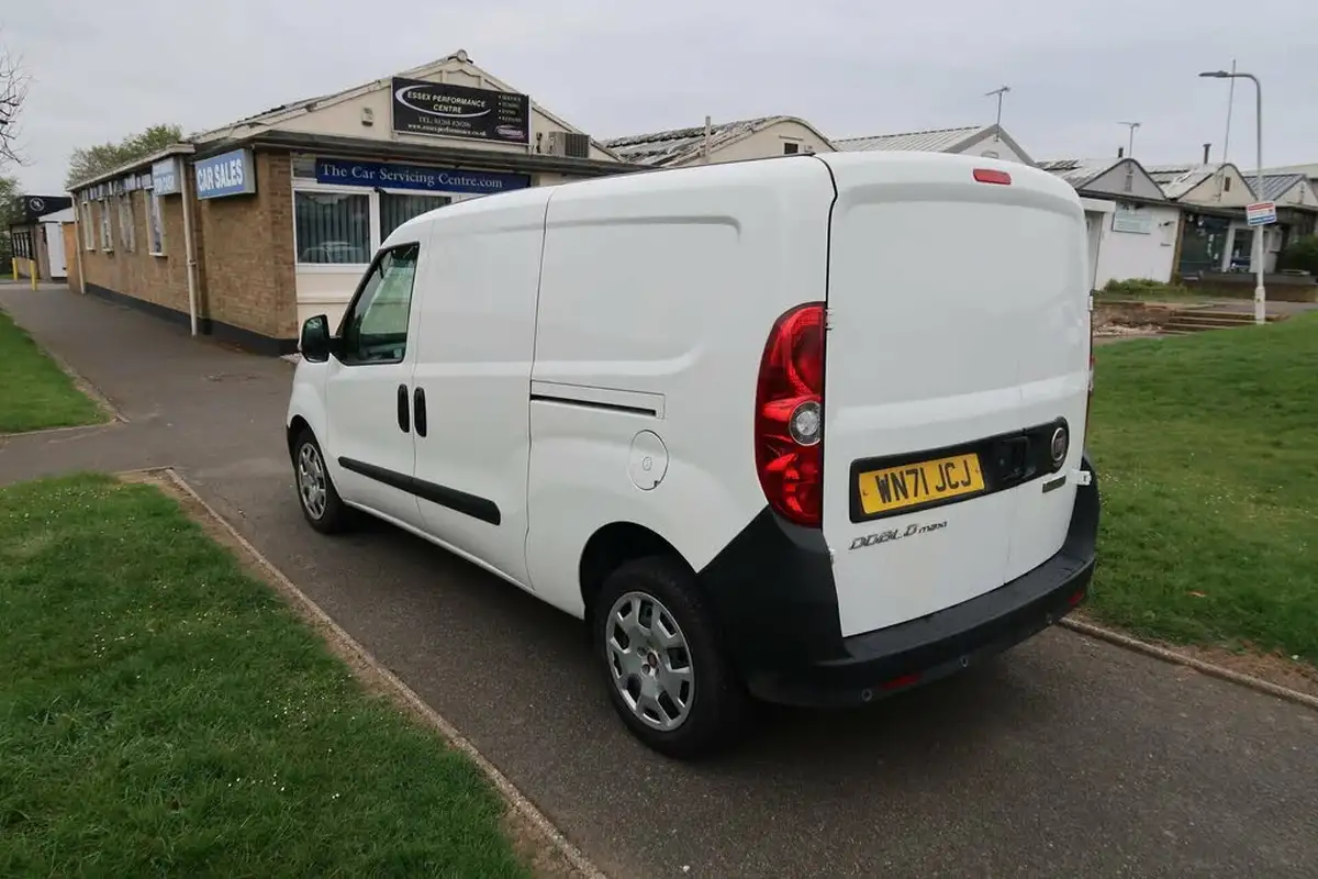 2021-fiat-doblo-cargo-16td-l2h1-maxi-tecnico-120bhpeu6dt-panel-van-big-10