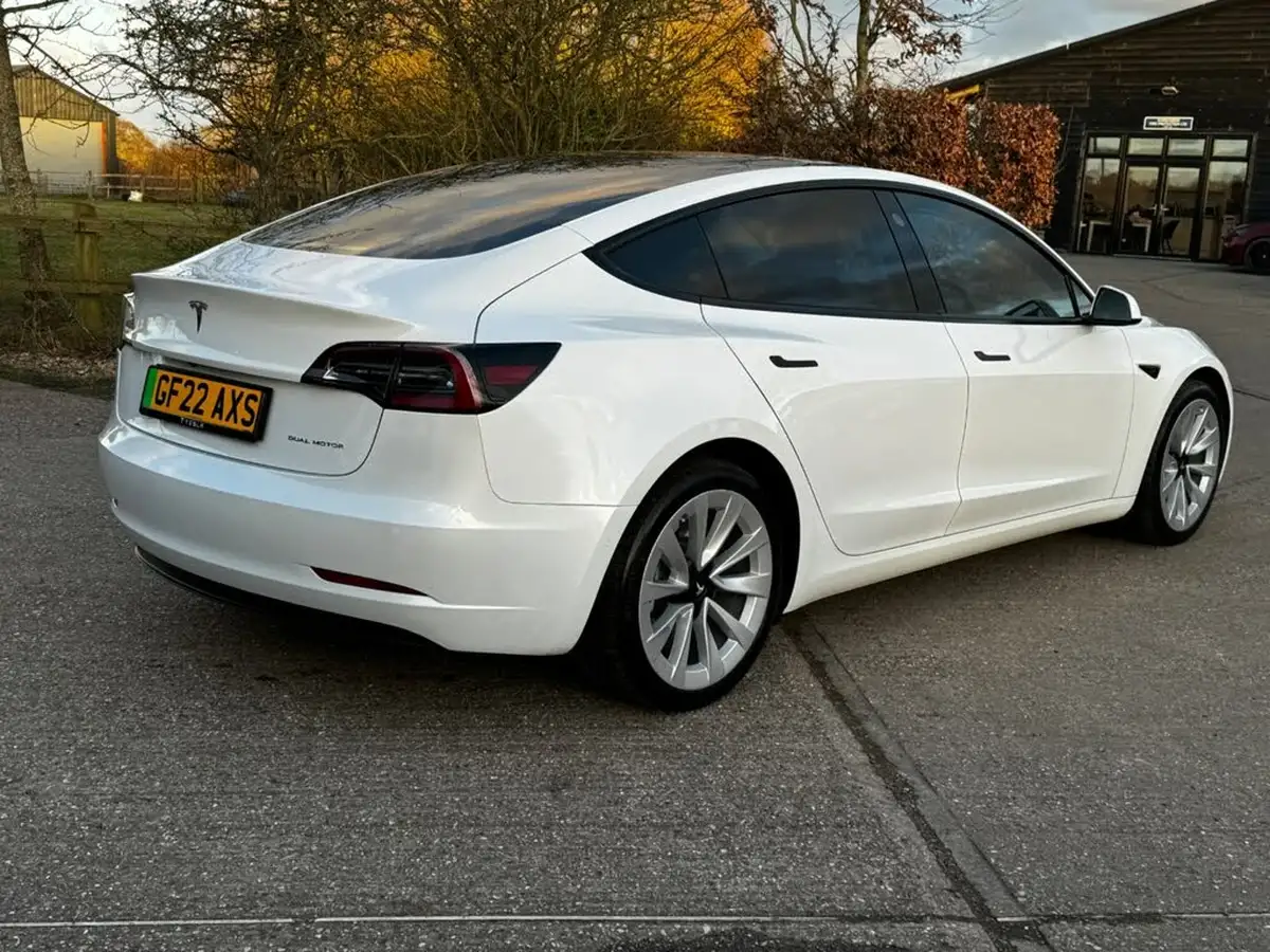 2022-tesla-model-3-e-long-range-big-18