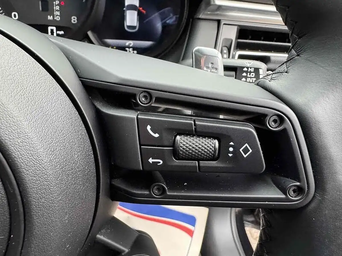 2022-porsche-macan-20-big-35