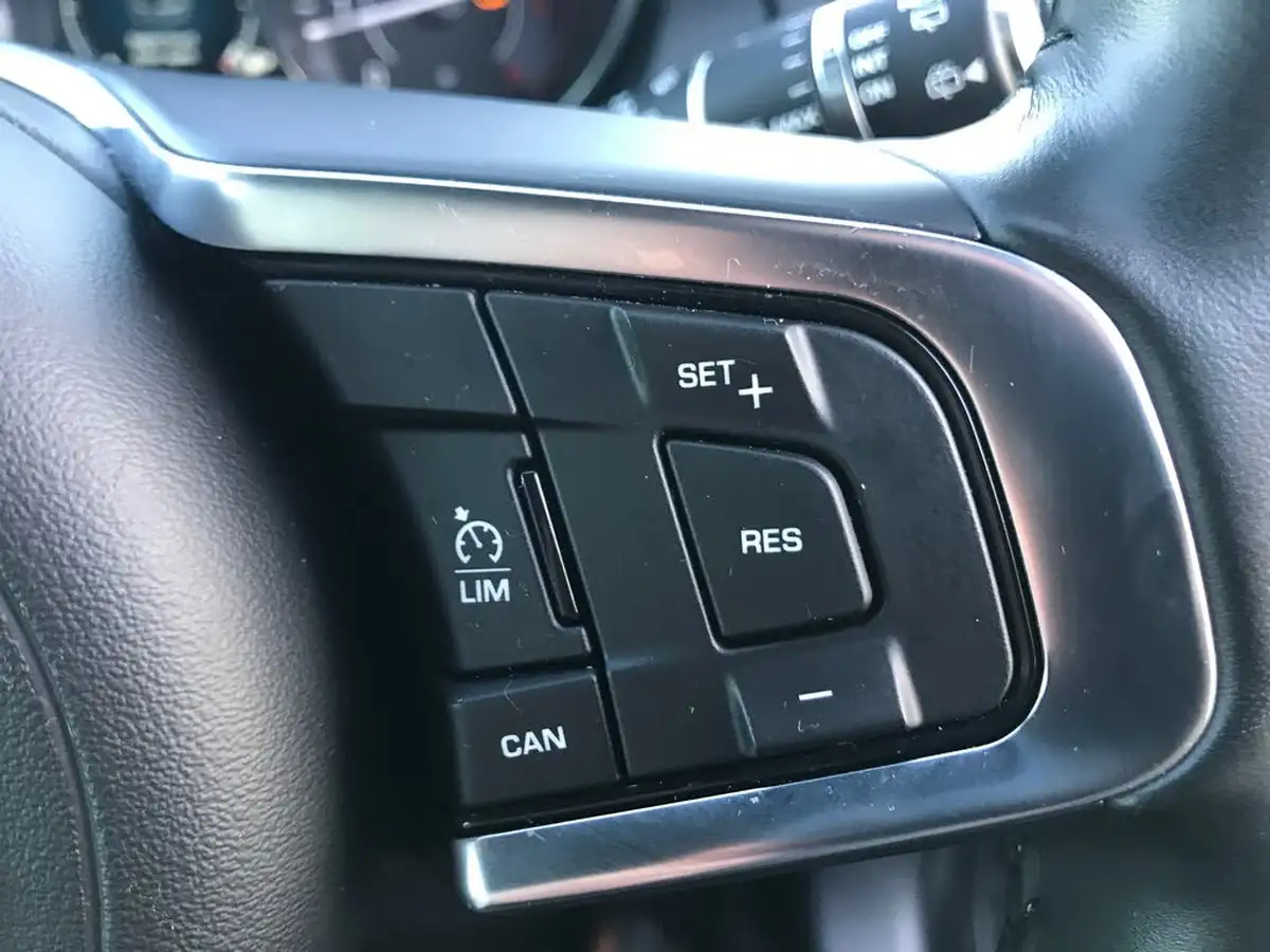 2019-jaguar-e-pace-20-i4d-r-dynamic-s-150ps-big-24