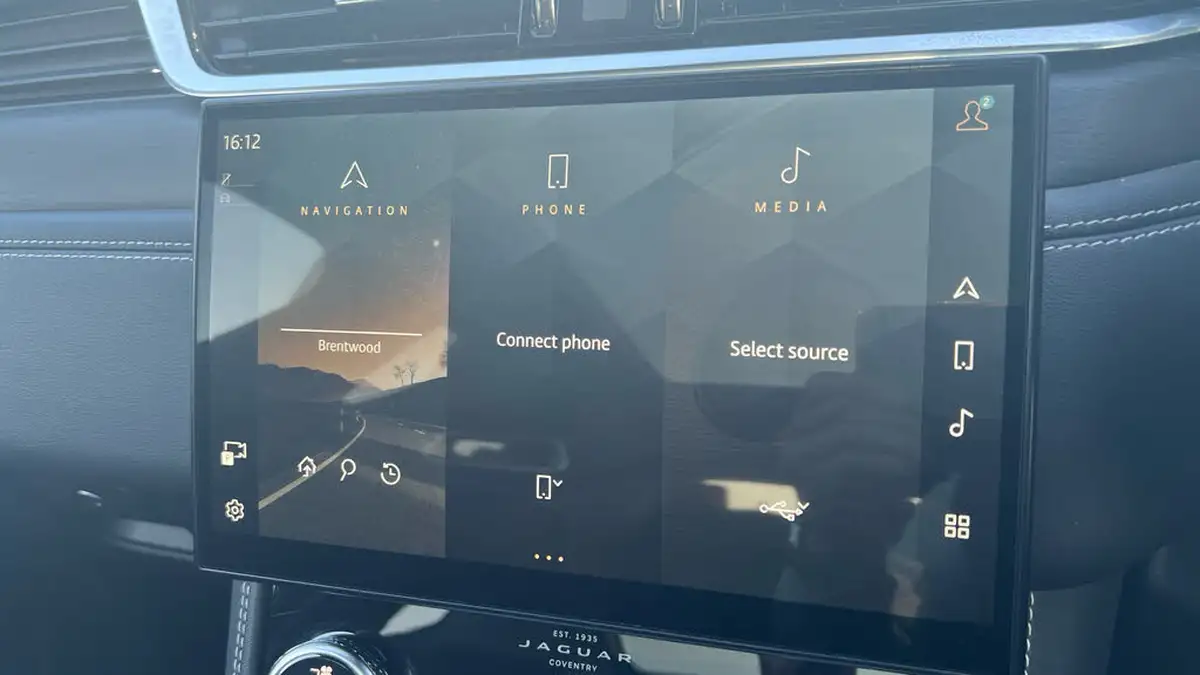 2022-jaguar-f-pace-20-p250-r-dynamic-hse-big-13