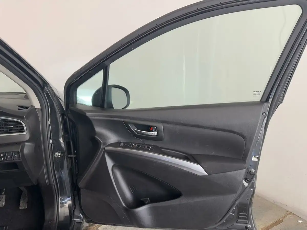 2023-suzuki-s-cross-14-boosterjet-motion-big-12