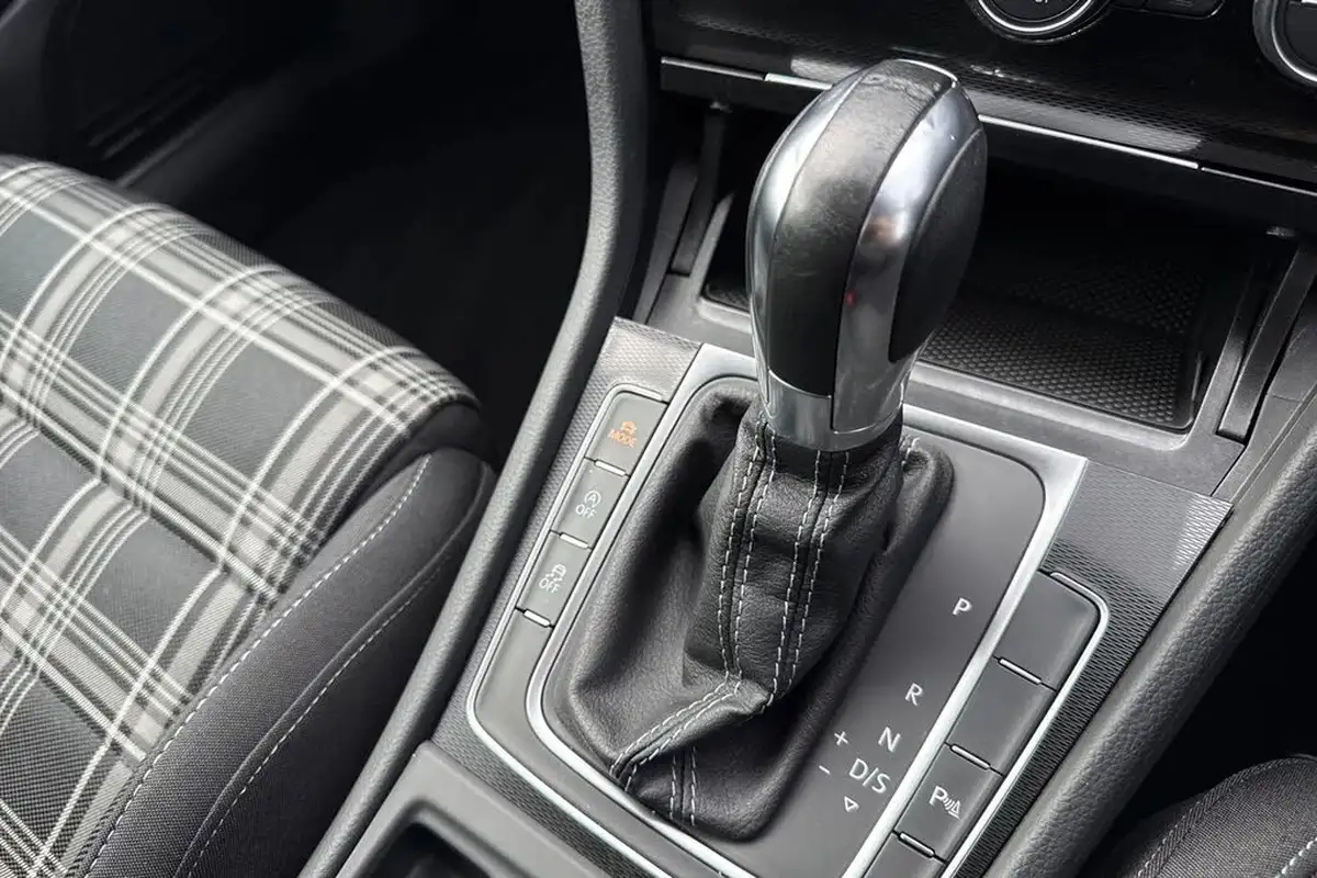 2014-volkswagen-golf-20tdi-gtd-5d-dsg-big-55