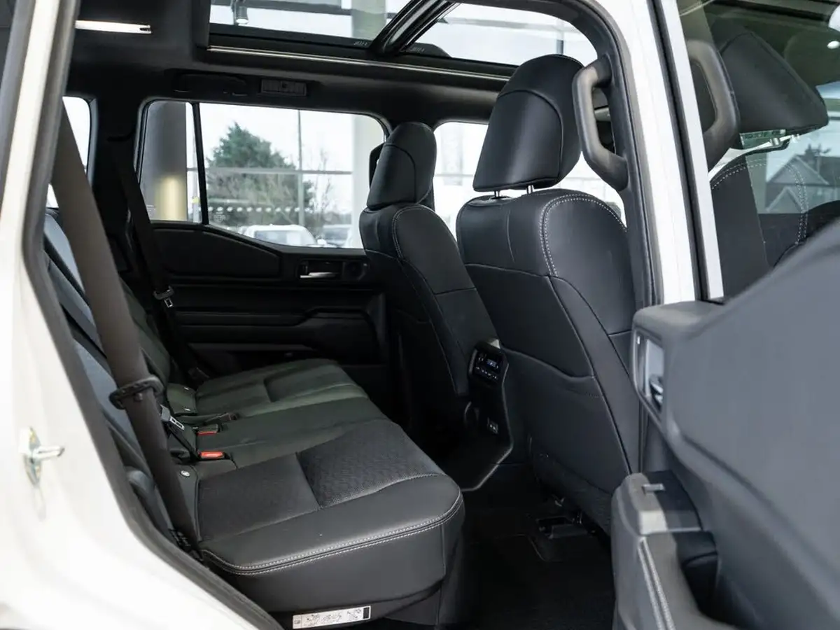 2025-toyota-land-cruiser-28d-4d-invincible-big-22