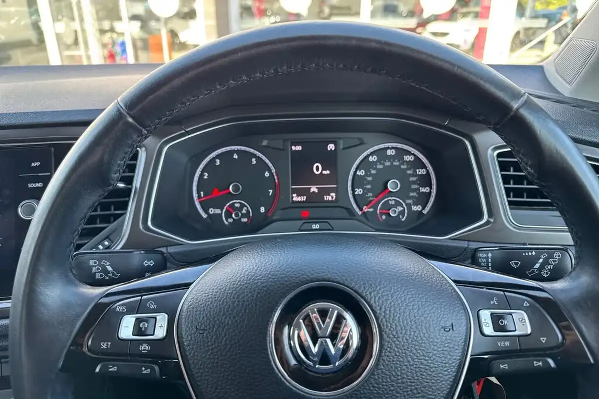 2020-volkswagen-t-roc-15-tsi-se-big-29