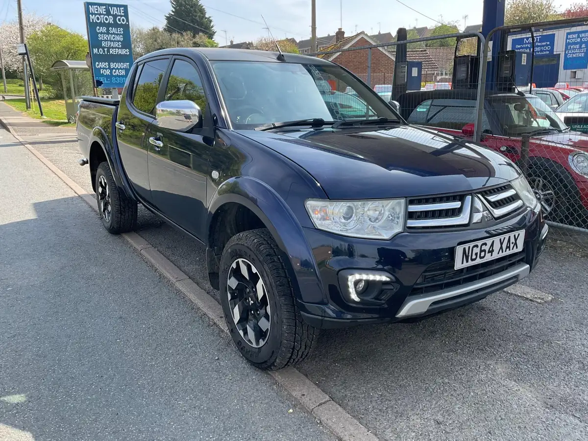 2015-mitsubishi-l200-25td-barbarian-big-0