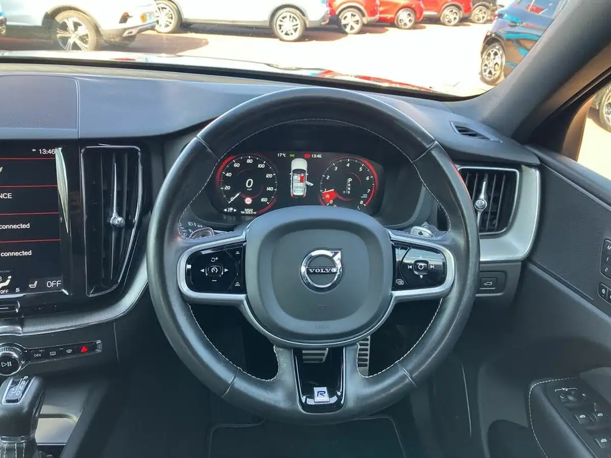 2019-volvo-xc60-20-t5-r-design-awd-big-14