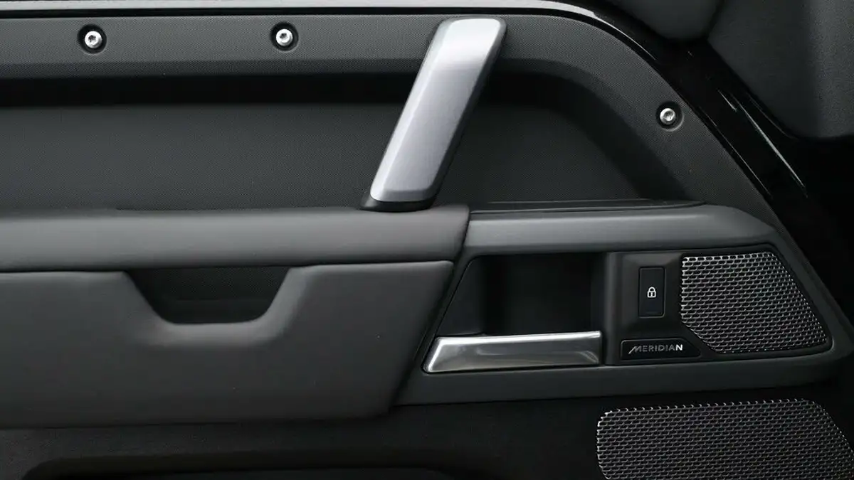 2024-land-rover-90-defender-30-d300-hard-top-x-dynamic-hse-90-big-17