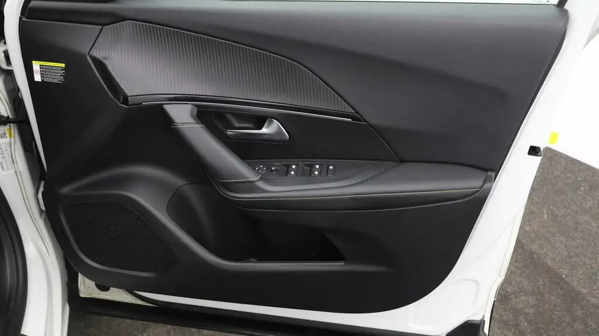 2021-peugeot-2008-suv-e-gt-big-14