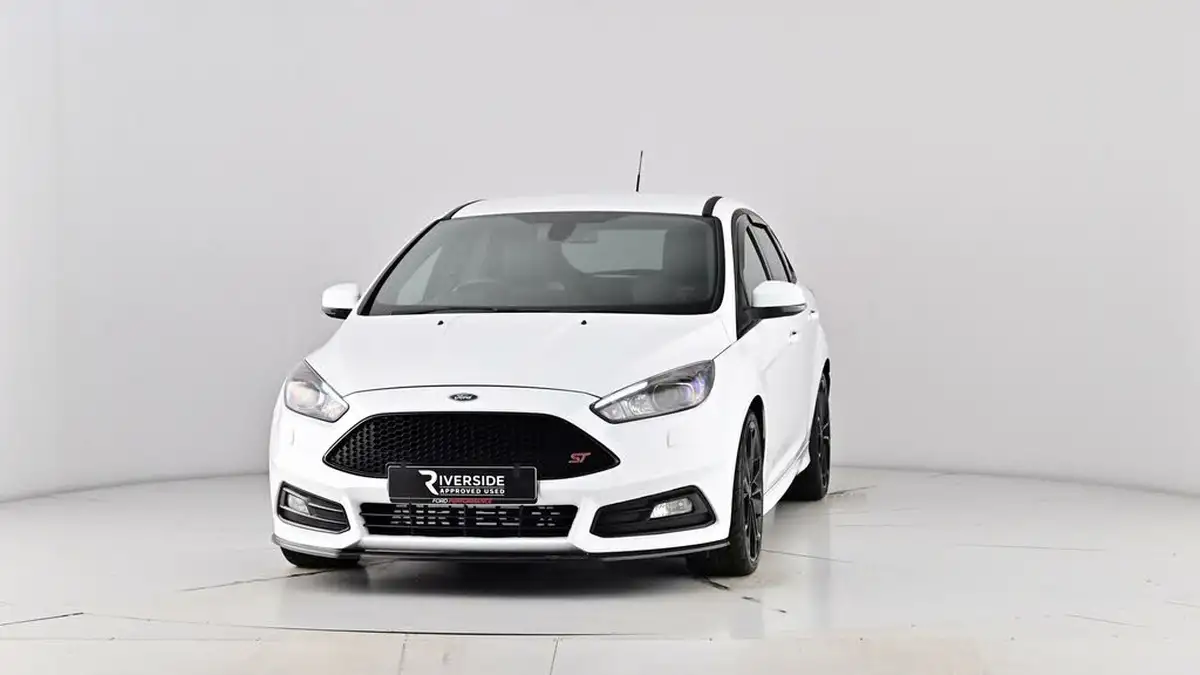 2015-ford-focus-20t-st3-hatchback-big-54