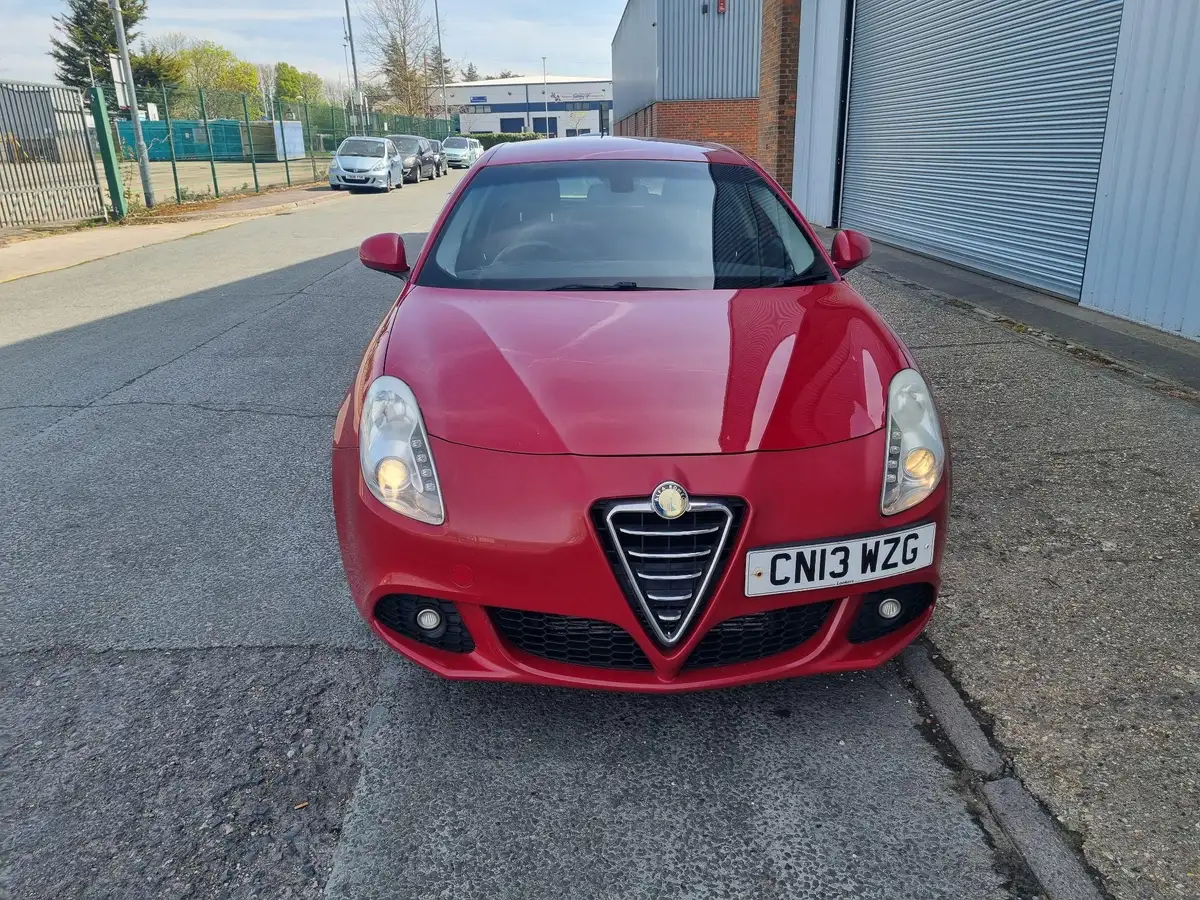 2013-alfa-romeo-giulietta-16td-lusso-big-1
