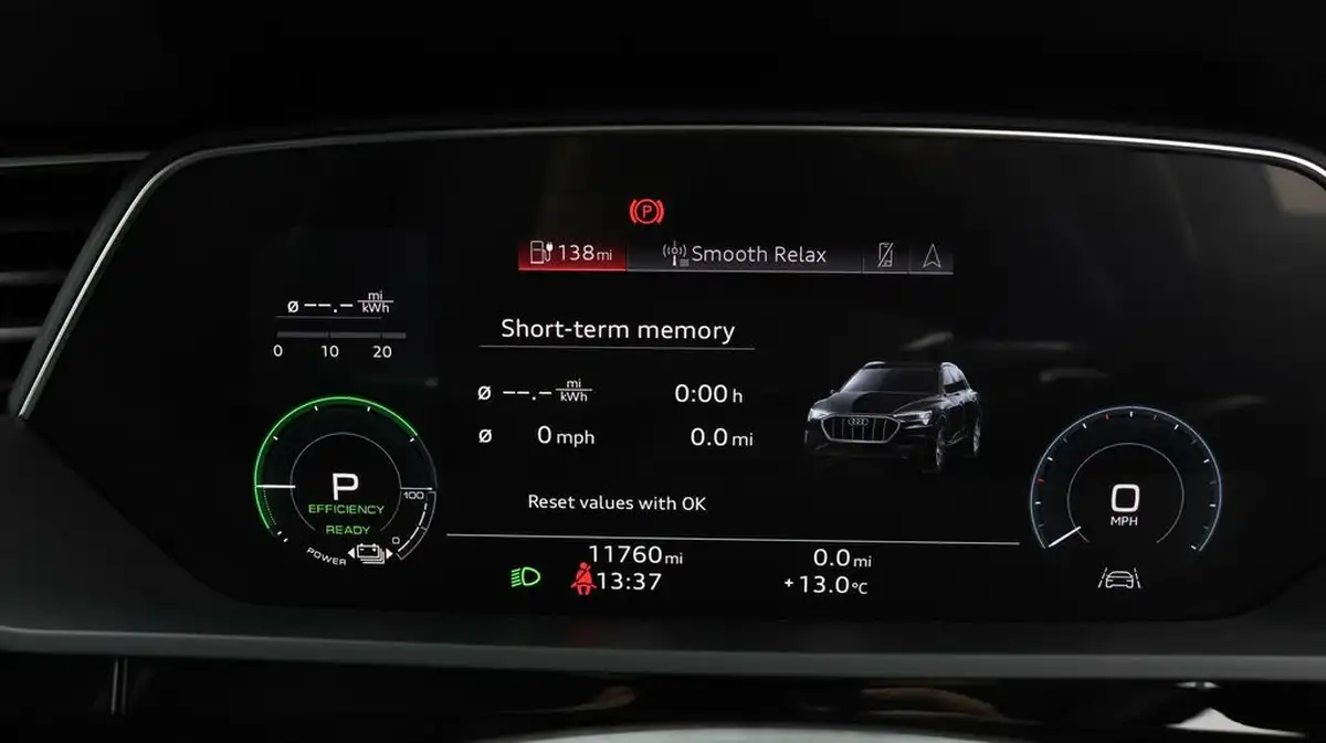 2022-audi-e-tron-50e-technik-station-wagon-big-9