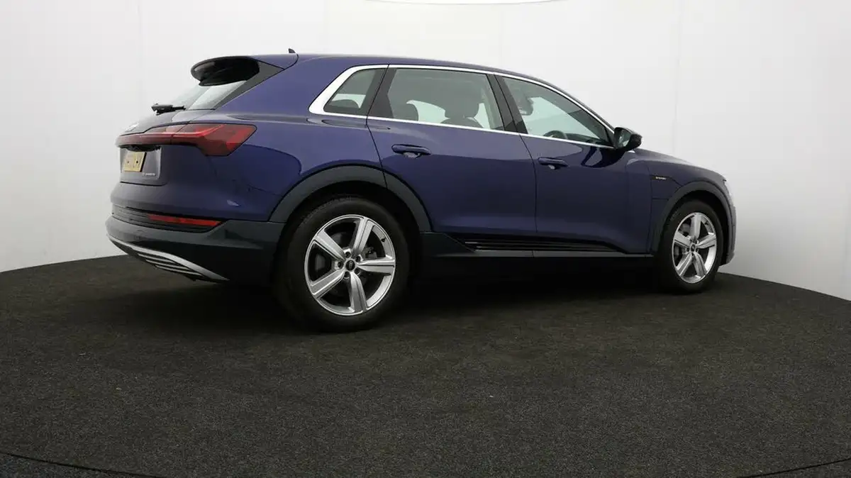 2022-audi-e-tron-50e-technik-station-wagon-big-27