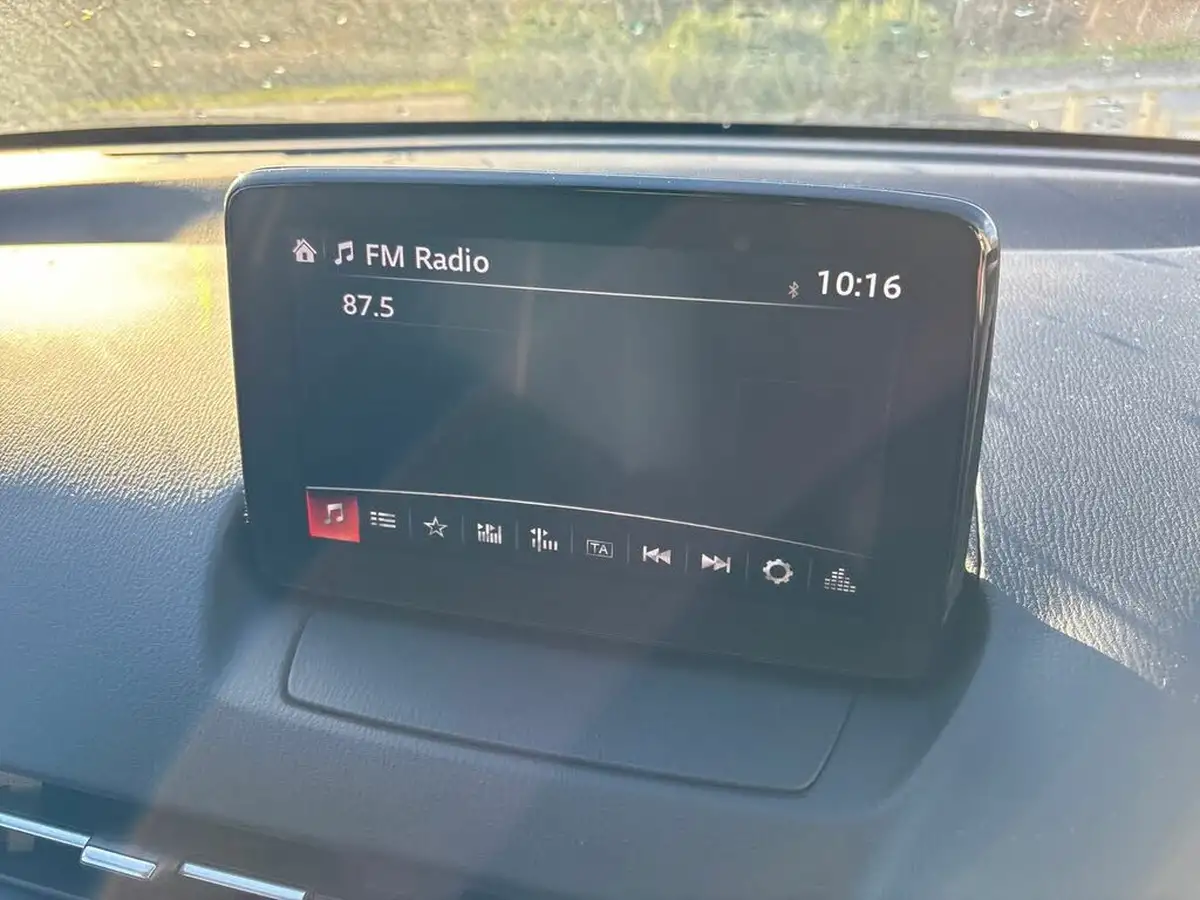 2022-mazda-mazda2-15-e-skyactiv-g-sport-big-9