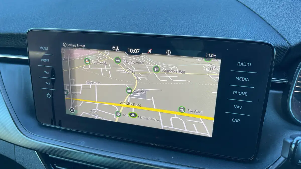 2022-skoda-kamiq-10-tsi-monte-carlo-109ps-big-22